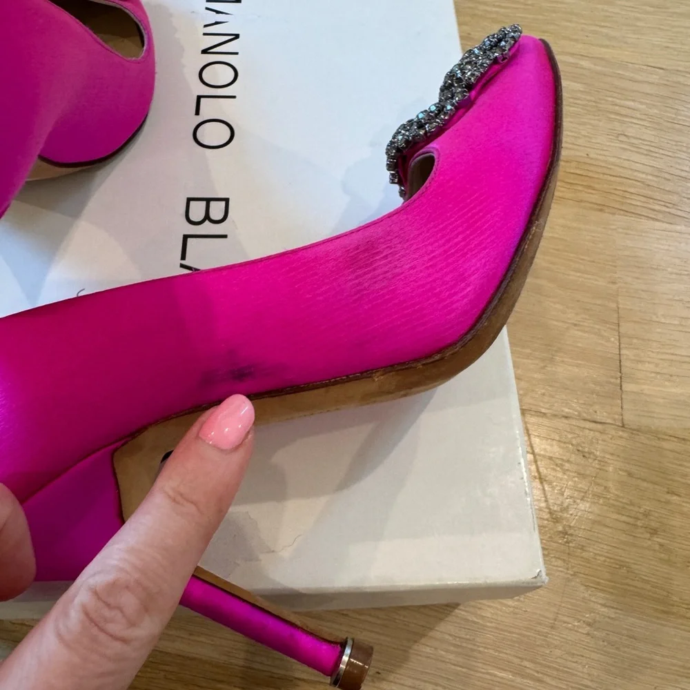 Manolo Blahnik Hangisi Silk Pumps size 36 - Picture 11 of 16